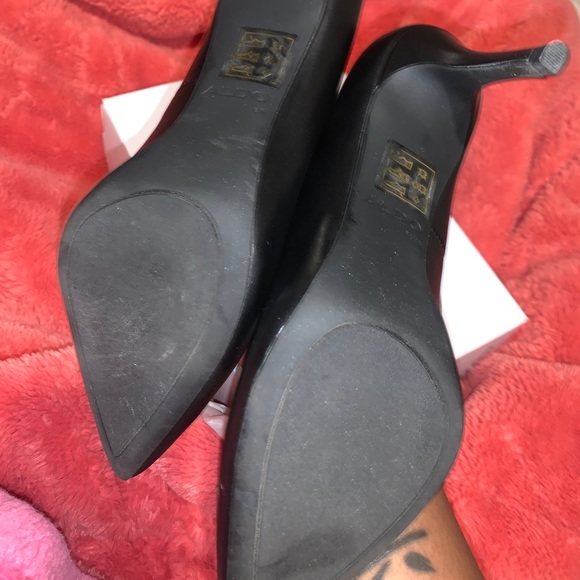 Black pointy toe pump size 8 - Picture 3 of 5